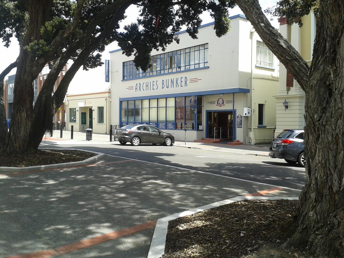 נאפייר Archies Bunker Affordable Accommodation מראה חיצוני תמונה