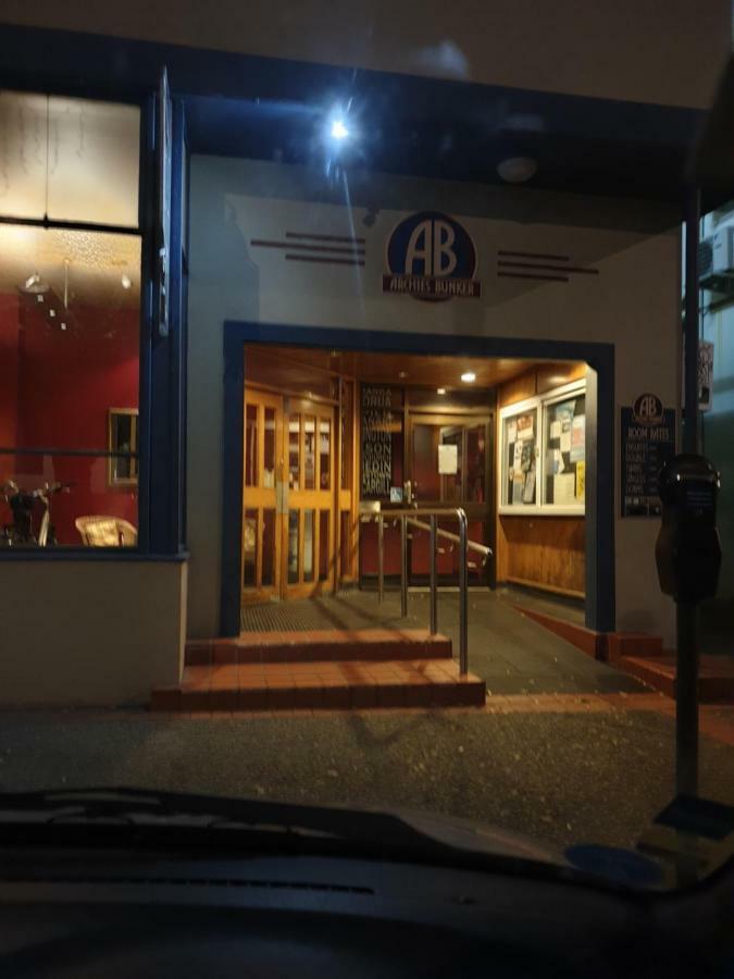 נאפייר Archies Bunker Affordable Accommodation מראה חיצוני תמונה